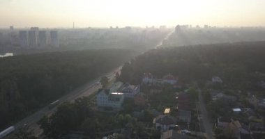 Yol sis 4k 4096 x 2160 piksel cinsinden bir havadan görünümü