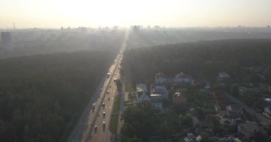 Yol sis 4k 4096 x 2160 piksel cinsinden bir havadan görünümü