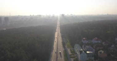 Yol sis 4k 4096 x 2160 piksel cinsinden bir havadan görünümü