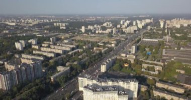 Hava atış: Güzel küçük köy veya İlçe 4k 4096 x 2160 piksel