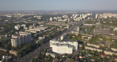 Hava atış: Güzel küçük köy veya İlçe 4k 4096 x 2160 piksel