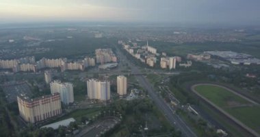 Kuş bakışı görünüme üzerinden klasik boş eski Stadyumu. Drone görünümü. 4 k 4096 x 2160 piksel
