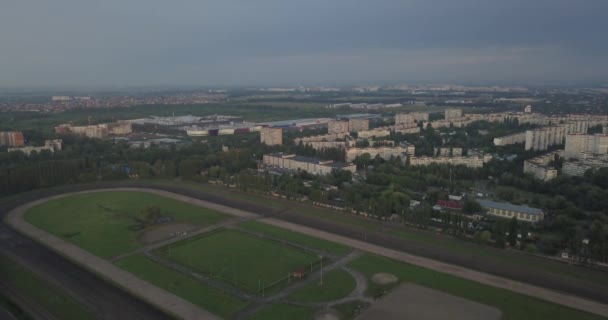 Estádio velho vazio clássico da vista de olhos de pássaros. Vista para drones. 4k 4096 x 2160 pixels — Vídeo de Stock