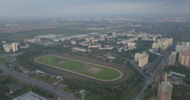 Estádio velho vazio clássico da vista de olhos de pássaros. Vista para drones. 4k 4096 x 2160 pixels — Vídeo de Stock