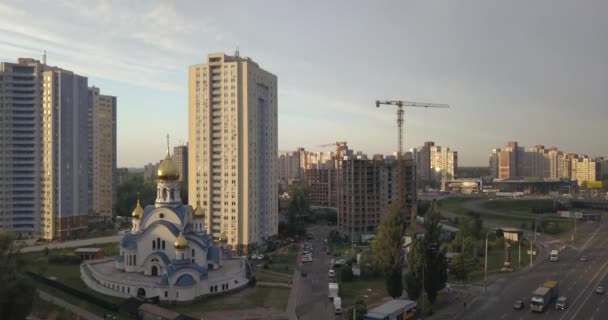 Αεροφωτογραφία της κυκλοφορίας και ορόσημο στο κέντρο του Κιέβου, Ουκρανία. 4 k 4096 x 2160 pixels — Αρχείο Βίντεο