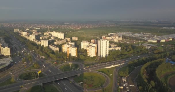 Widok z lotu ptaka ruchu i landmark w downtown, Kijów, Ukraina. 4 k 4096 x 2160 pikseli — Wideo stockowe