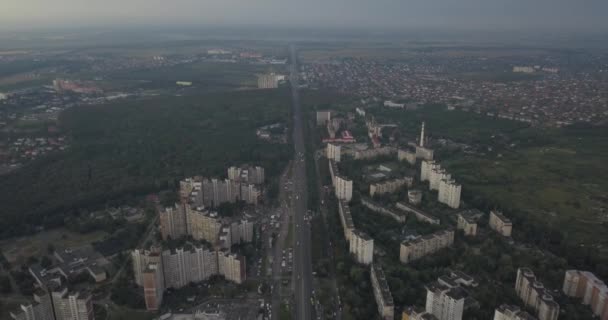 Flygfoto över trafiken och landmärke i centrum av Kiev, Ukraina. 4 k 4096 x 2160 pixlar — Stockvideo