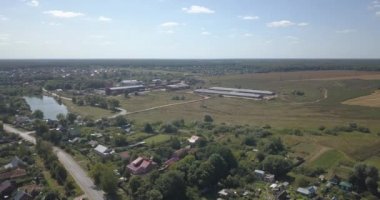 Hava atış: Güzel küçük köy veya İlçe 4k 4096 x 2160 piksel