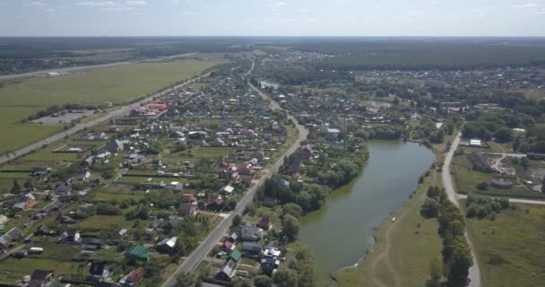 Vzdušný záběr: Krásné malé vesnice nebo město 4k 4096 x 2160 pixelů — Stock video