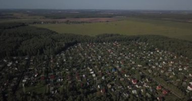 Hava atış: Güzel küçük köy veya İlçe 4k 4096 x 2160 piksel