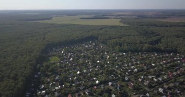 Hava atış: Güzel küçük köy veya İlçe 4k 4096 x 2160 piksel