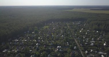 Hava atış: Güzel küçük köy veya İlçe 4k 4096 x 2160 piksel