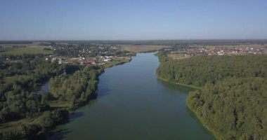 Kiev 4k 4096 x 2160 piksel cinsinden nehrinde ilçesinde evlerin hava atış