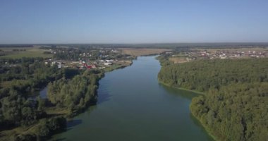 Kiev 4k 4096 x 2160 piksel cinsinden nehrinde ilçesinde evlerin hava atış