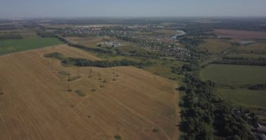 Hava atış: Güzel küçük köy veya İlçe 4k 4096 x 2160 piksel