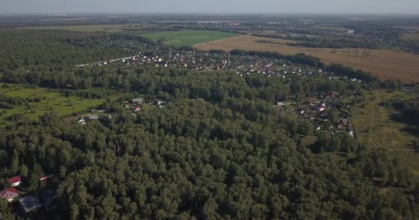 空中拍摄: 美丽的小村庄或乡镇 4k 4096 x 2160 像素 — 图库视频影像