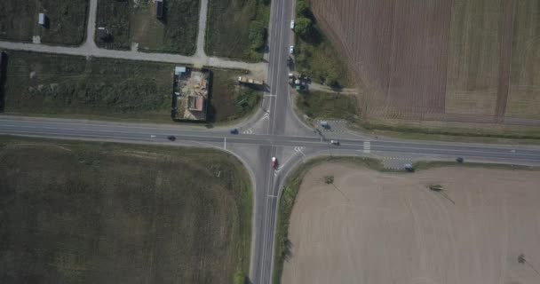 Luchtfoto voorjaar landschap uitzicht over kruispunt 4k 4096 x 2160 pixels — Stockvideo