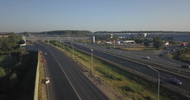 Luchtfoto van IC-snelweg Township dichtbij Domodedovo luchthaven 4k 4096 x 2160 — Stockvideo
