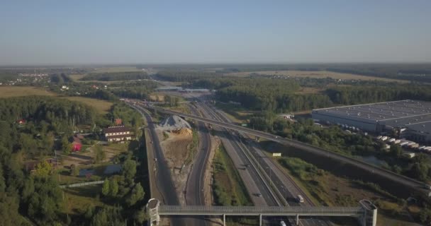 Luchtfoto van IC-snelweg Township dichtbij Domodedovo luchthaven 4k 4096 x 2160 — Stockvideo