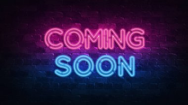 Yakında neon işareti. mor ve mavi parıltı. neon metin. Neon lambalar tarafından aydınlatılmış tuğla duvar. Duvarda gece aydınlatması. 3d illüstrasyon. Trendy Tasarım. ışık afiş, parlak reklam