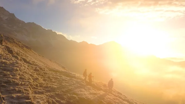 Gruppe Von Menschen Bei Sonnenuntergang Der Bergkette Nepal Mardi Himal — Stockfoto