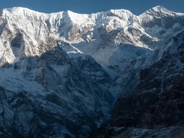 アンナプルナ南 マルディグラ ヒマール ベース キャンプ トラックからポイントを表示します ネパールのアンナプルナ山脈の雄大な山の一つ — ストック写真