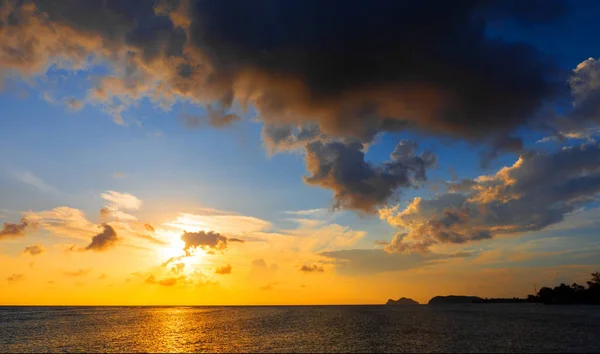 Céu Por Sol Acima Mar — Fotografia de Stock