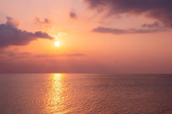 Puesta Sol Rosa Sobre Mar — Foto de Stock