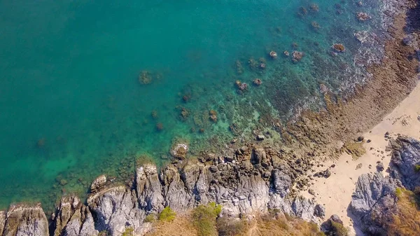 航空写真 捨てられた岩の多い海岸線 — ストック写真