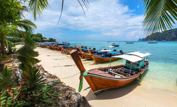 Decorato Tailandese Longtail Taxi Barche Phi Phi Isola — Foto Stock