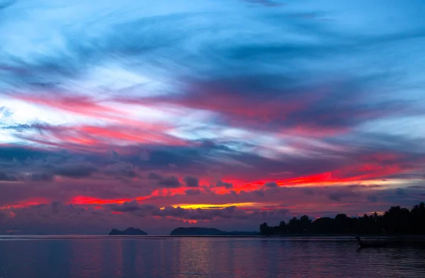 Céu Por Sol Acima Mar — Fotografia de Stock