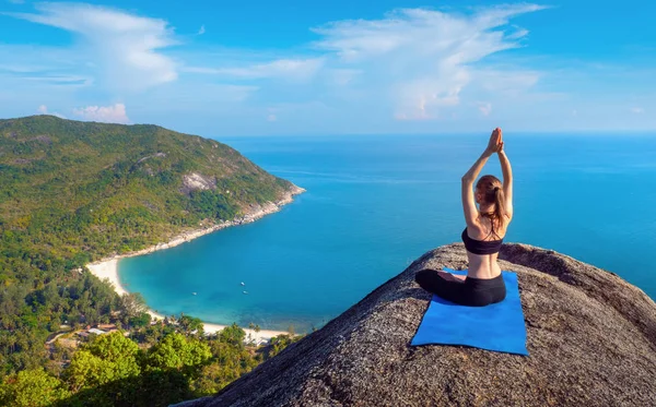 Vyrovnanost Jógu Cvičí Pohoří Meditace — Stock fotografie