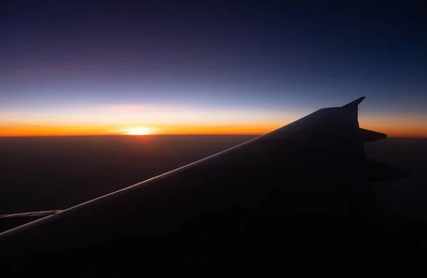 Čas Západu Slunce Nad Mraky Křídla Letadel Obloze — Stock fotografie