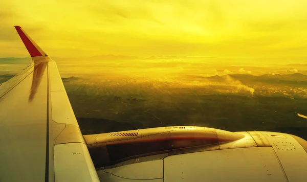 空の翼の航空機 — ストック写真