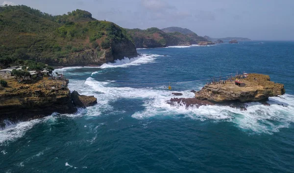 Antena Nad Mostem Wiszący Plaży Timang Wyspa Java Indonezja — Zdjęcie stockowe