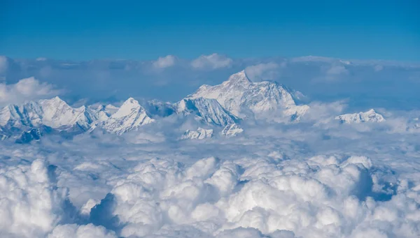 Над Облаками Гималаях Непал — стоковое фото