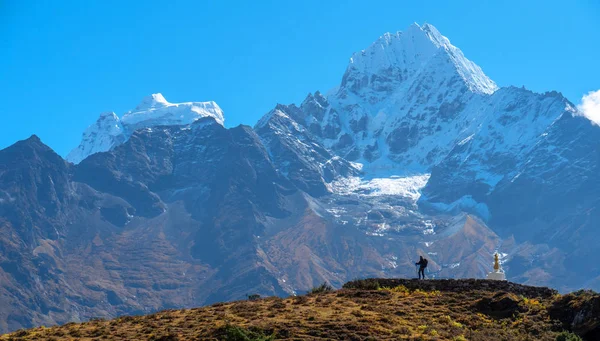 Caminhadas Ativas Para Caminhantes Desfrutando Vista Nas Montanhas Himalaia Paisagem — Fotografia de Stock