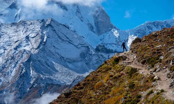 Senderismo Activo Disfrutando Vista Las Montañas Del Himalaya Paisaje Del — Foto de Stock