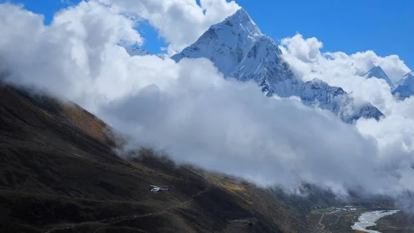 Elicottero Vola Rotta Verso Monte Everest — Foto Stock