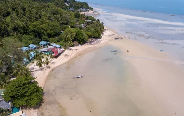 Légi Partvonal Halászati Thai Hajók Parkolás Mentén Homokos Strand Baan — Stock Fotó