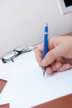 Belgeleri el işaretleri