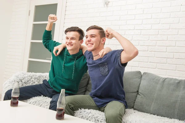 Fans are drinking and watching TV — Stock Photo, Image