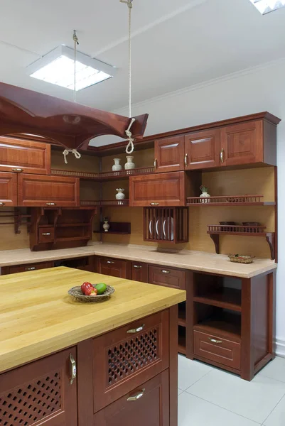 Cuisine moderne Intérieur en bois — Photo