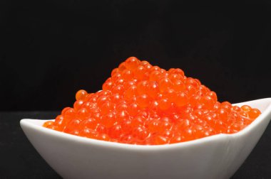 Bir daire içinde kırmızı havyar