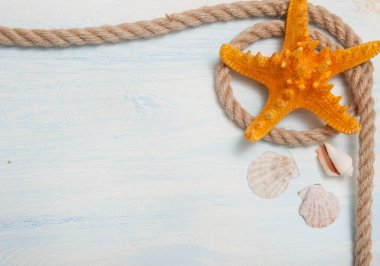 Mavi ahşap, halat, denizyıldızı, deniz kabukları