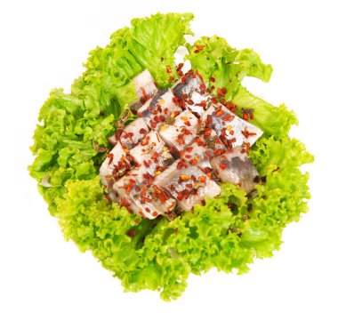 Soğanlı ve otlu ringa balığı.