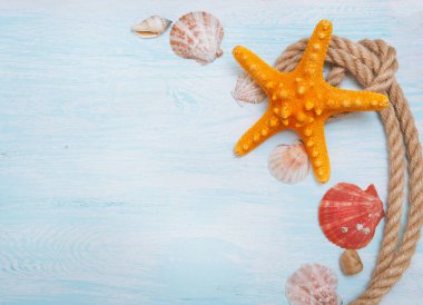 Mavi ahşap, halat, denizyıldızı, deniz kabukları