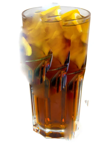 Rum cola koktajl w szklance — Zdjęcie stockowe