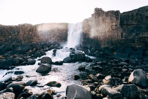 Ehsaraurfoss vízesés az Ehsarau folyón, a Silfra-törésvonal, a Tingwedlire-völgy Izlandon. — Stock Fotó