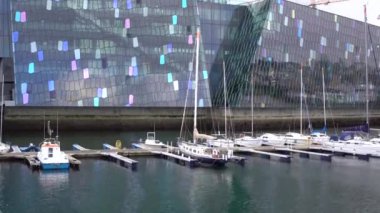 İzlanda Opera Harpa - İzlanda 'nın başkenti Reykjavik' teki konser salonu ve konferans merkezi.